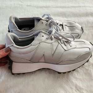 New Balance 327